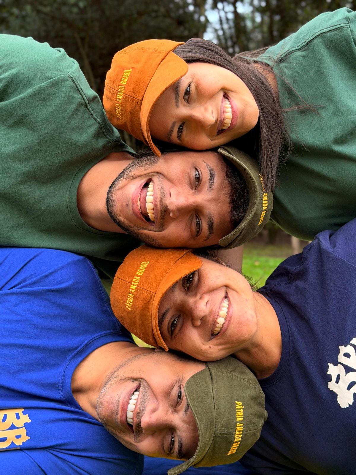 Time da Pátria no Pano com os bonés Pátria Amada Brasil
